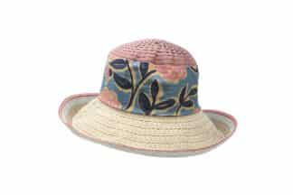 Cappello cloche in leggeri nastri colorati pastello cucito e rifinito a mano